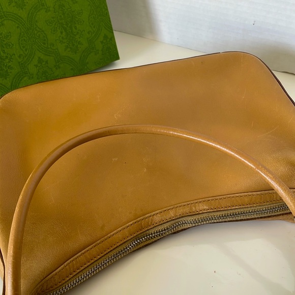 Authentic Gucci Shoulder Bag. - Picture 9 of 14